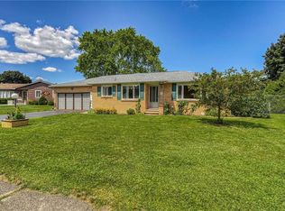 16 Landau Dr, Rochester, NY 14606