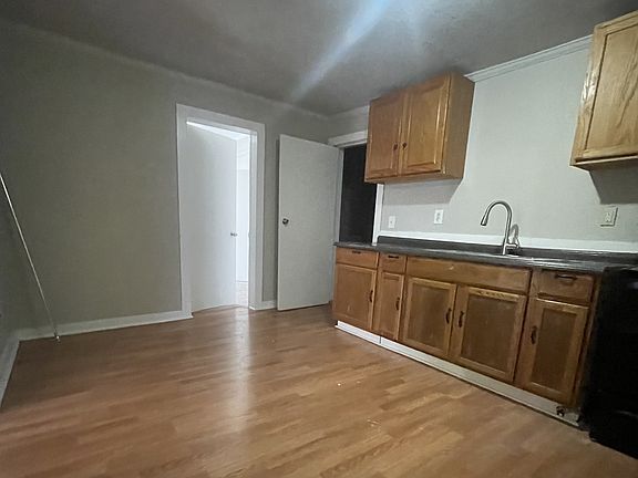 3rd image of 626 Clyde St #A