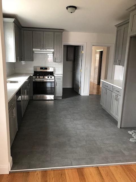 4058 Victory Blvd 1st fl