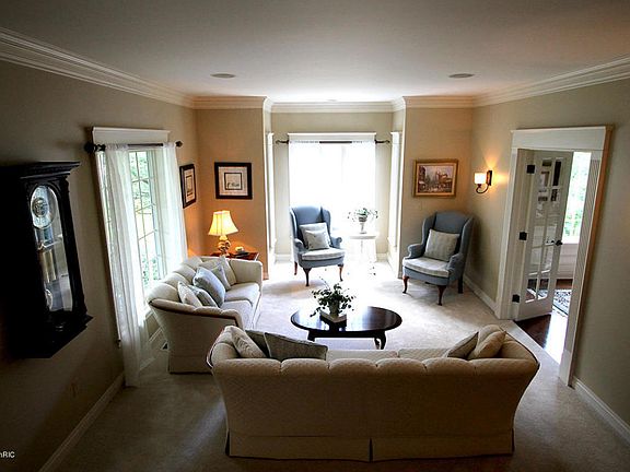 5th image of 219 Regal Ct SW