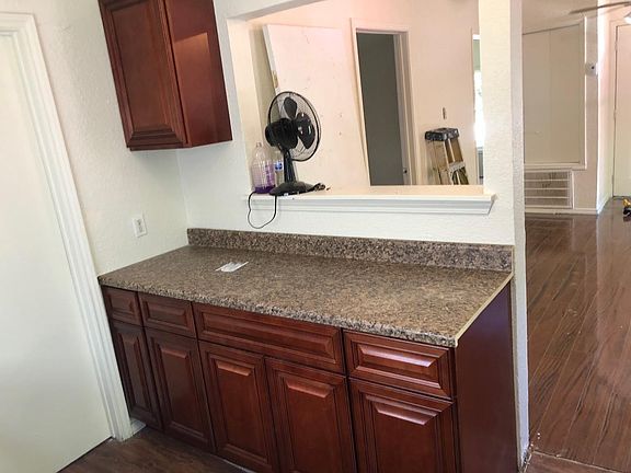 5th image of 426 S San Horacio Ave