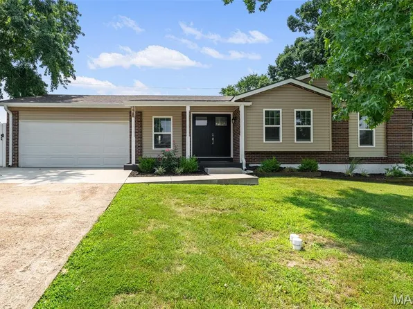 378 Palermo Dr, Ballwin, MO 63021