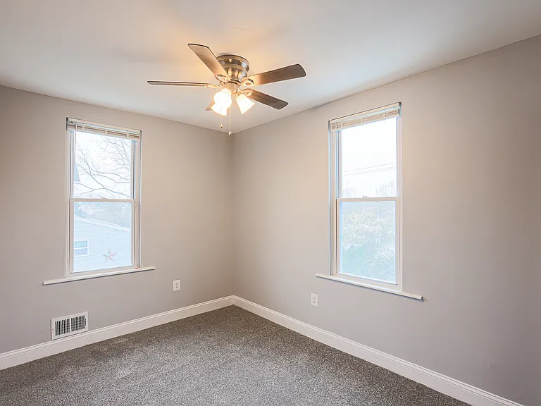 9 Glenmore Ave — Photo 34