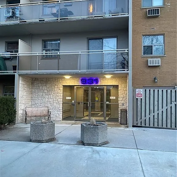 931 Wonderland Rd S #709 — Photo 3