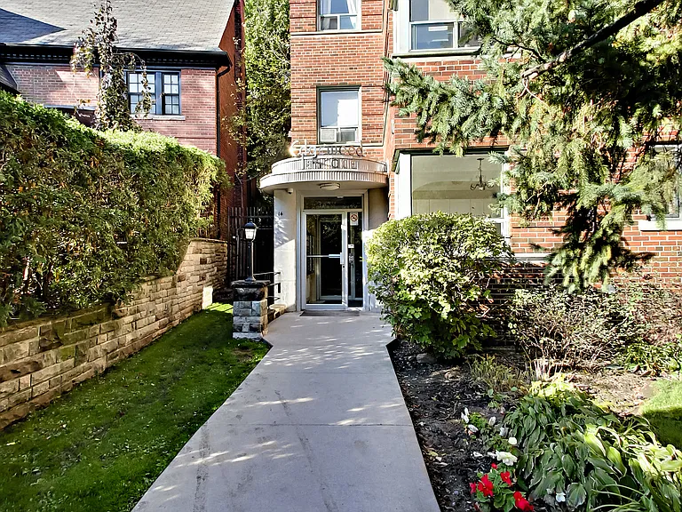 14 Chatsworth Dr #410 — Photo 10