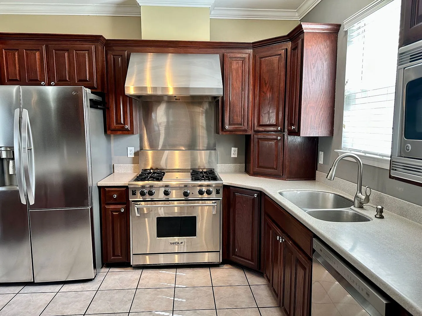 Spacious 3-Bedroom 2-Bathroom Brick Home — Photo 2