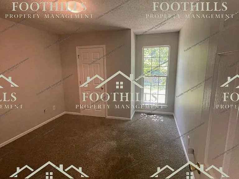 129 Ashton Ln — Photo 8