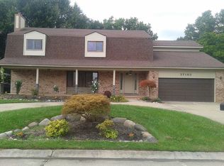 37163 Pocahontas Dr, Clinton Township, MI 48036