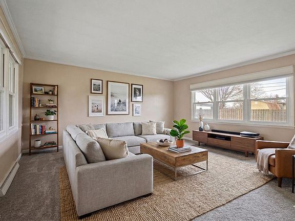 2nd image of 4516 Earlham Dr