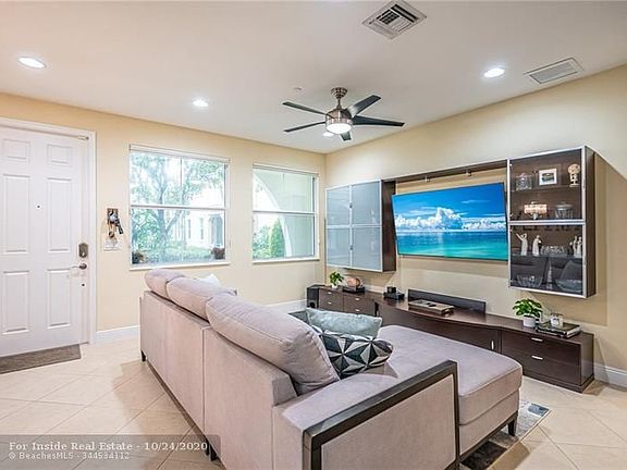 4th image of 2971 Saint Thomas Dr