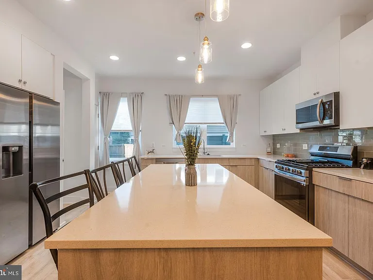 317 Riggs Park Pl NE — Photo 9