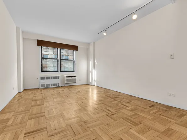 220 East 54th Street image 8 of 19