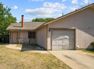 906 Country Aire Dr #A, Round Rock, TX 78664
