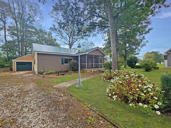 37240 Main Sail Ct, Greenbackville, VA 23356