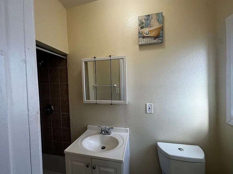Soto Rose Apartments — Photo 55