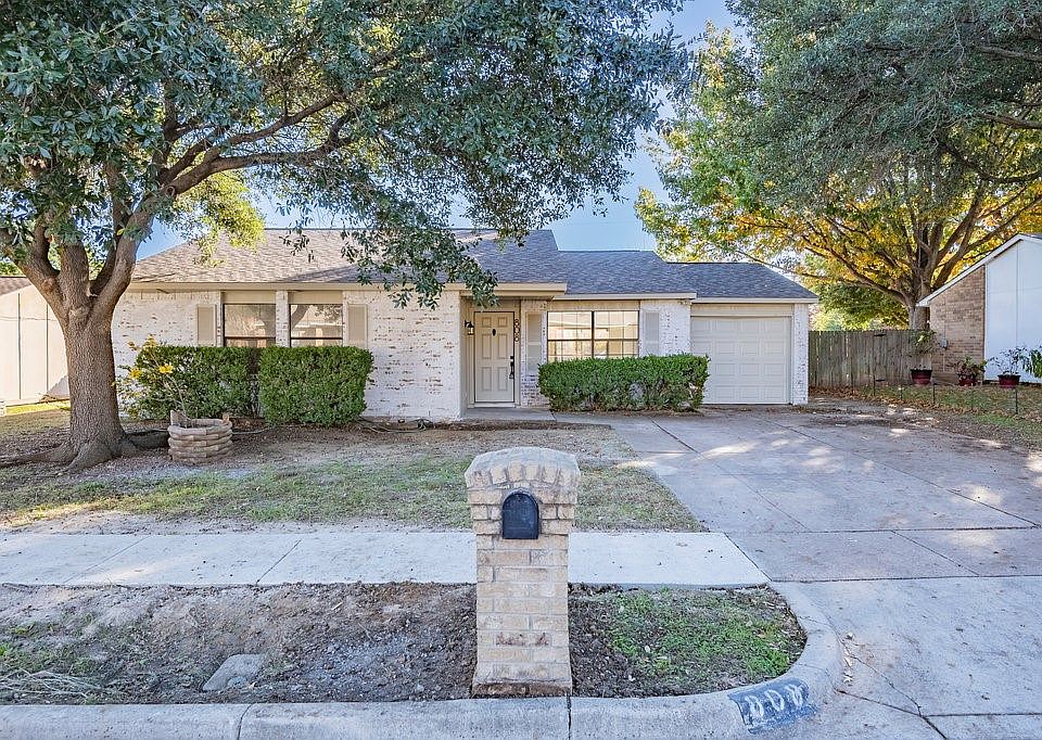 1st image of 808 Levelland Dr