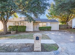 808 Levelland Dr, Arlington, TX 76017