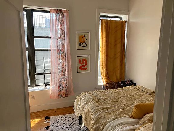 5th image of 279 Kosciuszko St #405