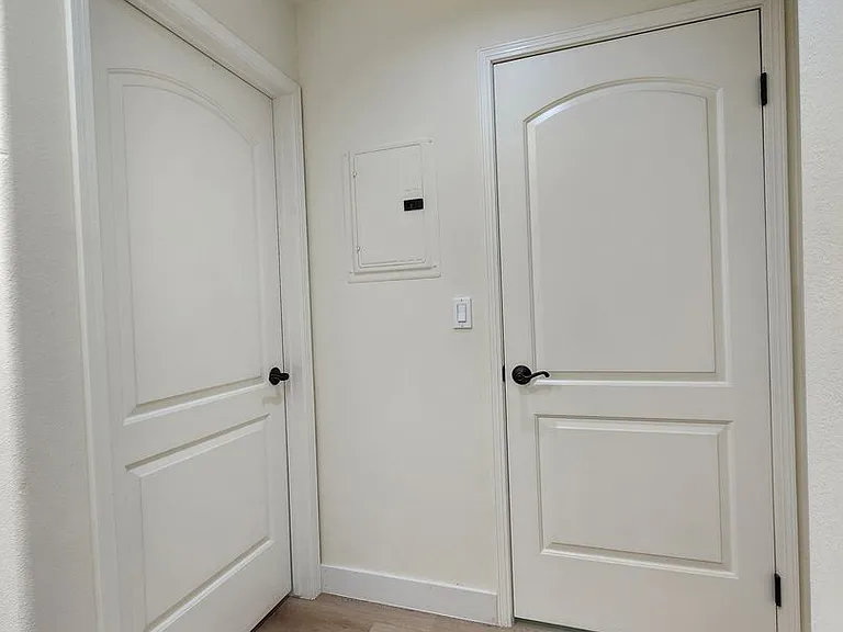 4735 Gloria Ave #5 — Photo 16