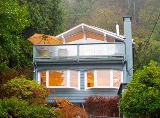 2711 Panorama Dr, North Vancouver, BC V7G 1V7