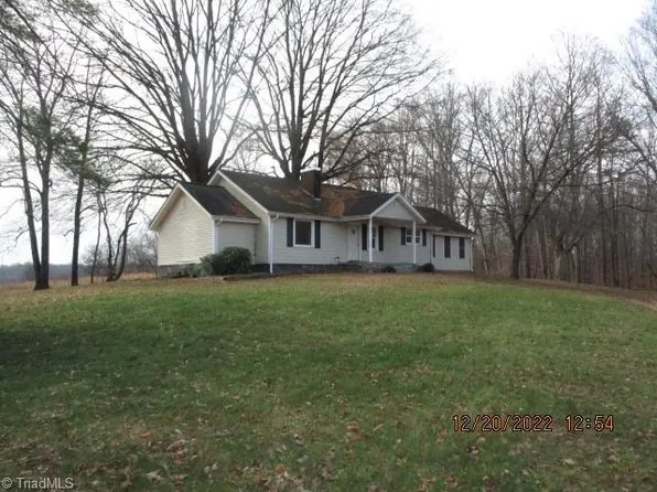 1512 Misty Hollow Rd, Yadkinville, NC 27055