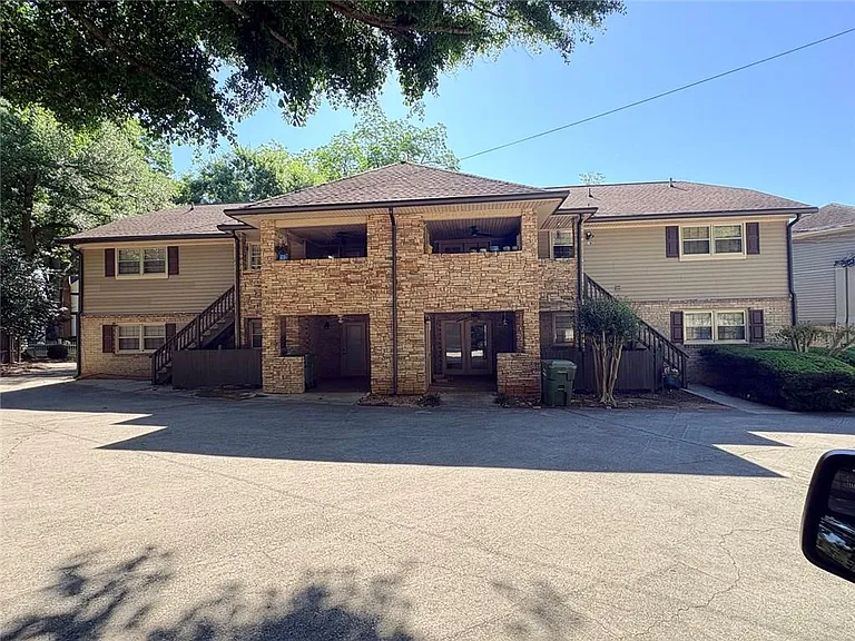 212 W Highland Ave — Photo 6