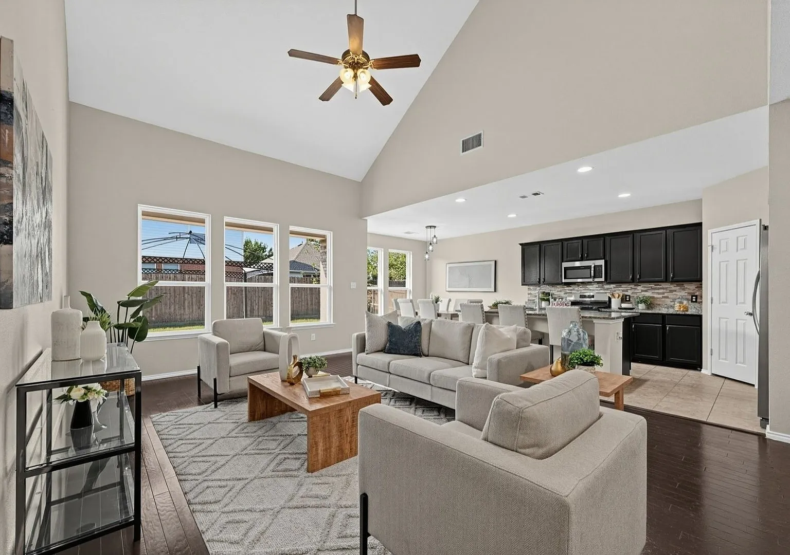 Spacious 5BR House in Fort Worth - Highly Desirable Area and School District + $300 Move-in Bonus... — Photo 3