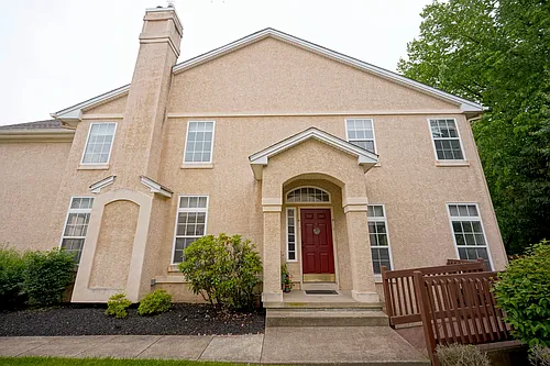 16 Buckingham Pl Photo 1