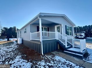 24 Moccasin Dr, Ephrata, PA 17522