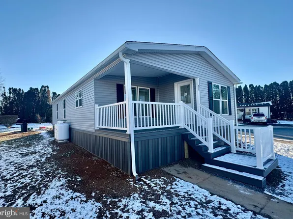 24 Moccasin Dr, Ephrata, PA 17522