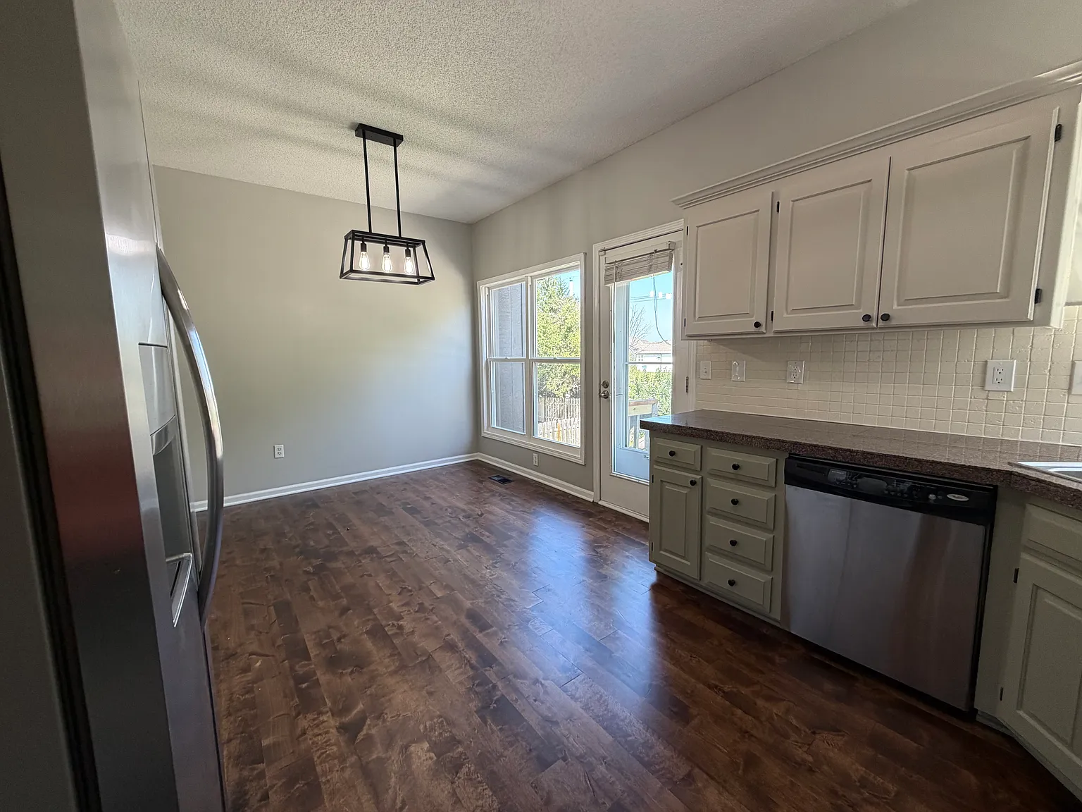 4 bed, 2422 sqft, $3,035 — Photo 4