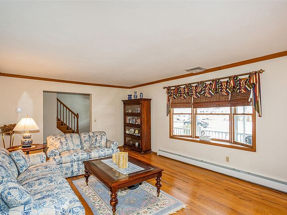 3rd image of 8 Nevada Ave