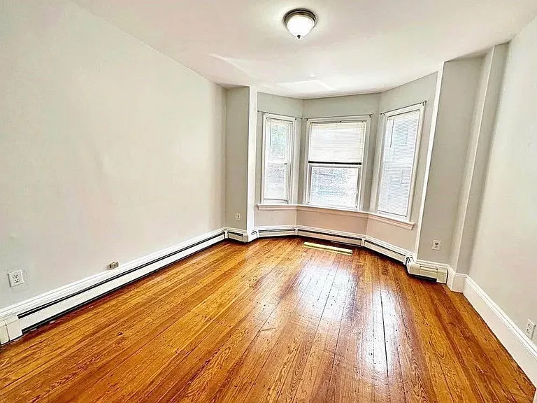 110 Everett St #2 — Photo 7