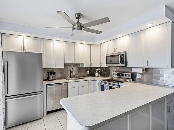 4th image of 375 S Waverly Pl