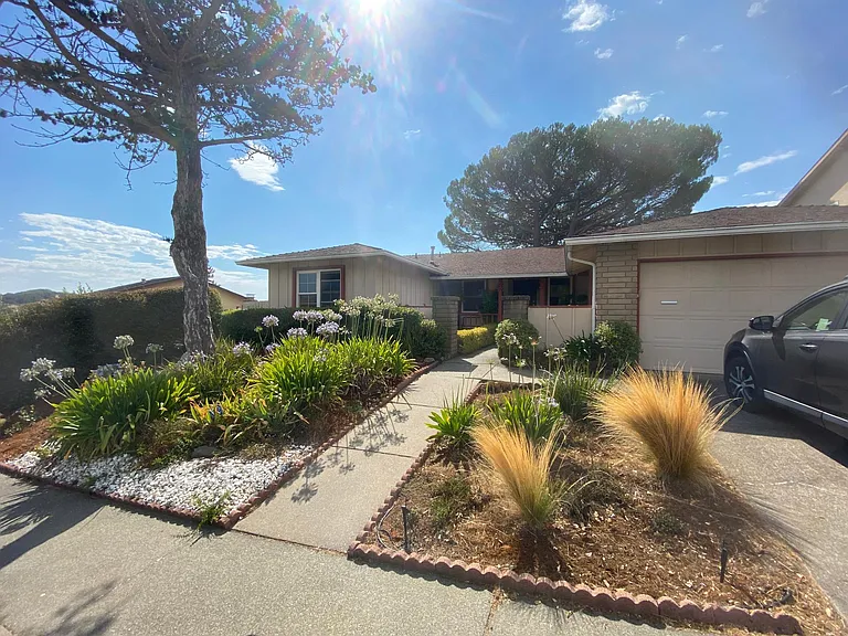 438 Cedar Hill Dr — Photo 1