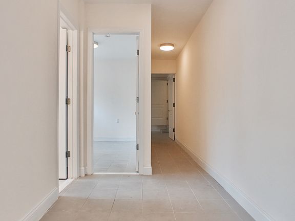 4th image of 961 Washington Ave #1
