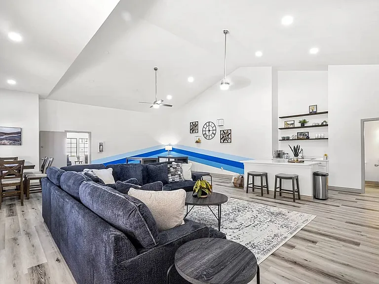 4250 E Busby Dr — Photo 17