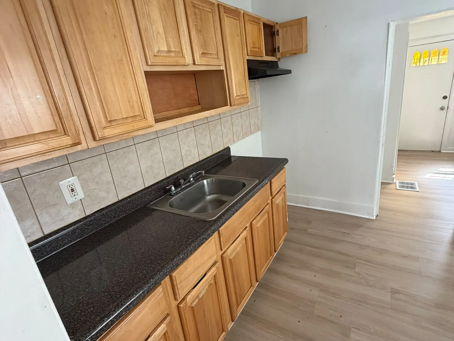 3 bed, 1156 sqft, $1,990 — Photo 2