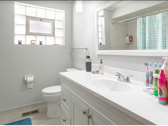5th image of 4821 Columbus Dr APT 1