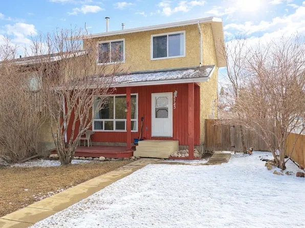 5743 W 56th St, Rocky Mountain House, AB T4T 1J8