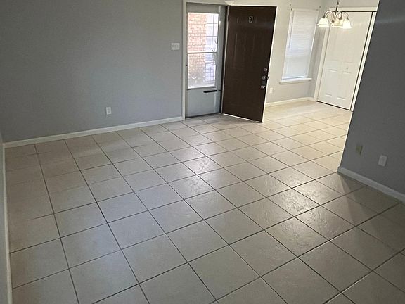 3rd image of 10698 Hayne Blvd APT B