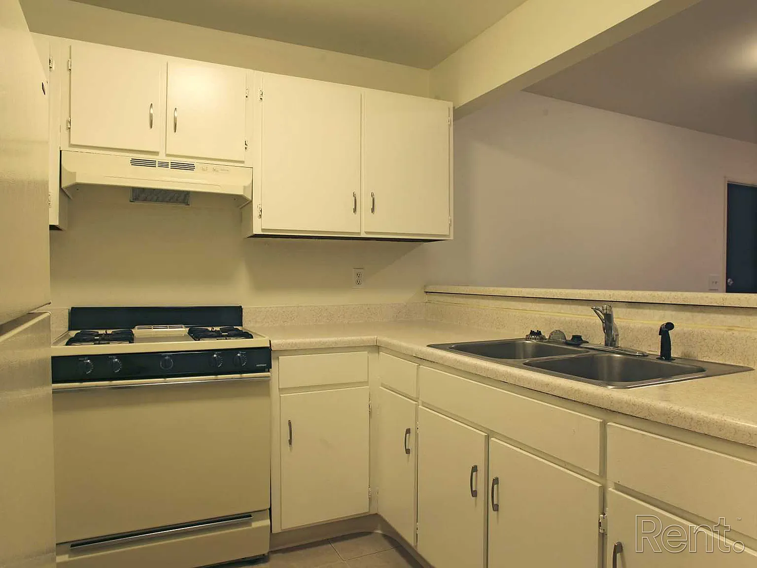 LaFonda Apartments — Photo 2