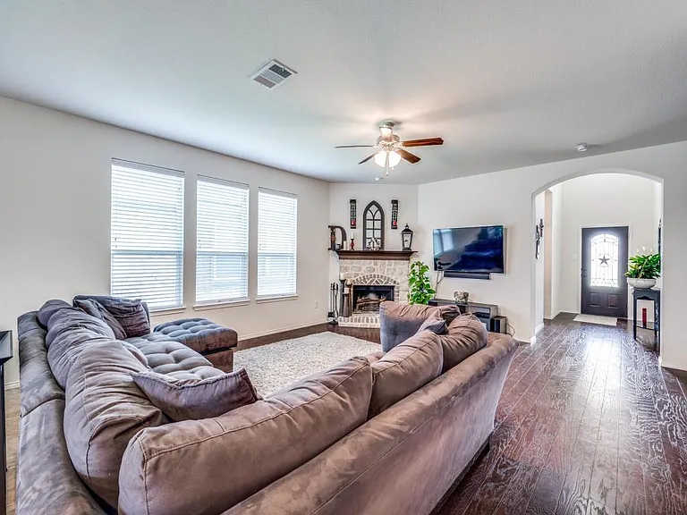 1204 Barn Owl Dr — Photo 5