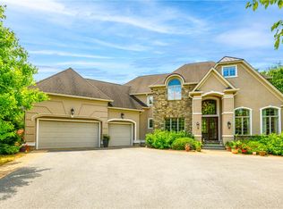 2690 Imperial Crest Ln, Lower Saucon Township, PA 18055