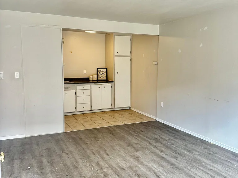 1215 Queen Anne Ave N #1 — Photo 2