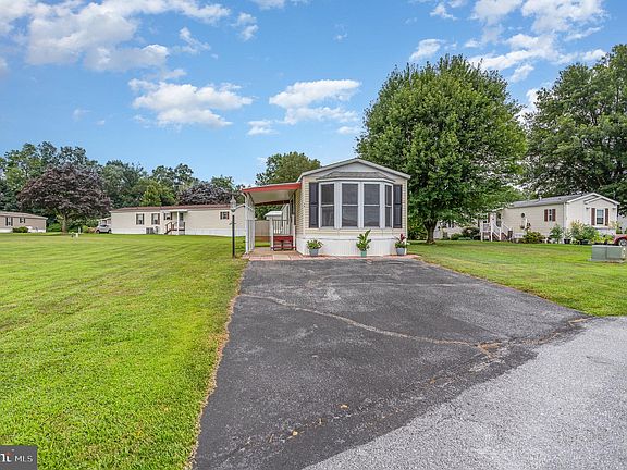 2nd image of 46 Carol Ann Dr