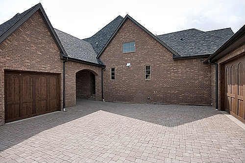 3rd image of 2412 Hollow Hill Ln