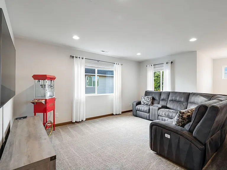 1519 S Washington St — Photo 37