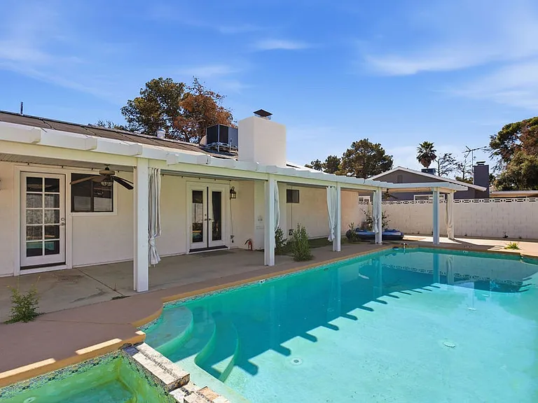 4561 Paseo El Rio Dr — Photo 31