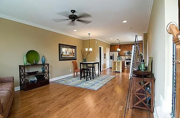 2 bed, 2.5 bath, 1400 sqft, $2,000 — Photo 1